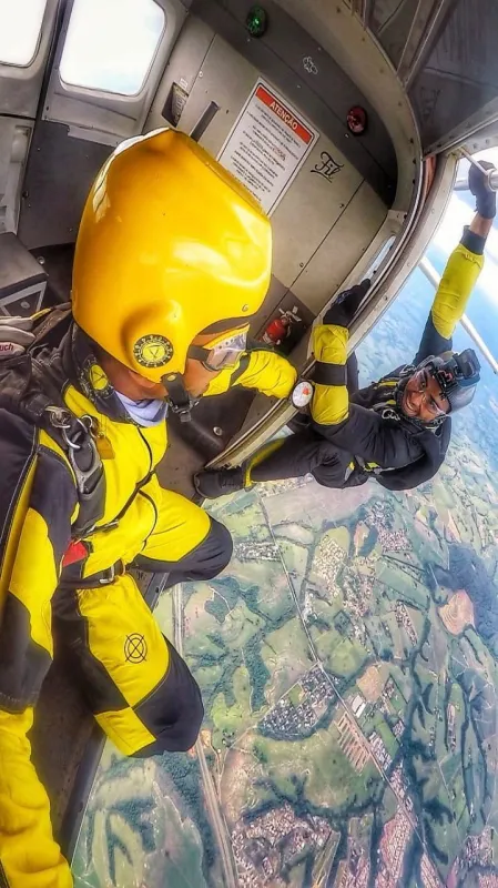 Imagem ilustrativa de Aula de paraquedismo básico