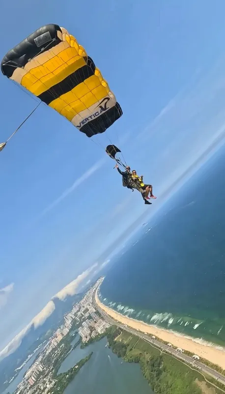 Salto duplo com instrutor na Barra da Tijuca